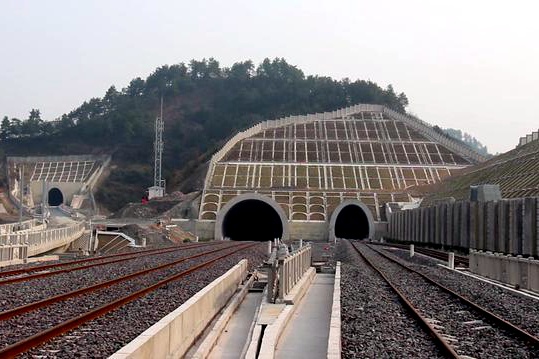 湖南张吉怀铁路隧道凸壳型排水板检测项目